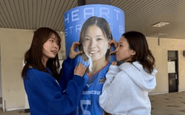 「写真撮りました」美女バレーボーラー、佐賀駅に登場！？現地ショットが誉れ高いと話題に「写真が全て可愛過ぎますぞ」