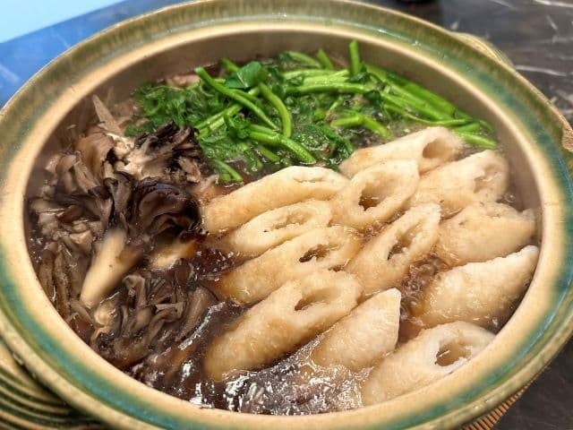 つんく♂、ハワイでクレソン入りきりたんぽ鍋を料理中！　「グツグツ言うております」