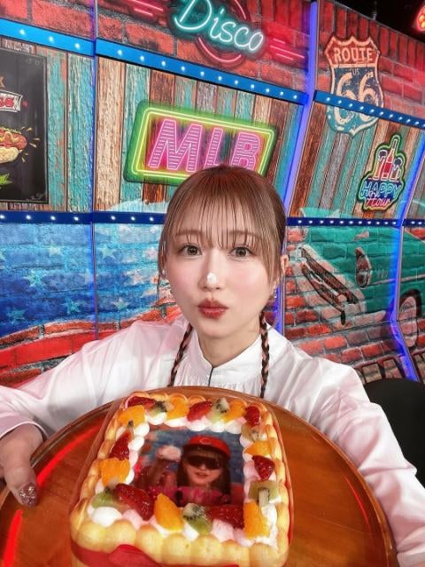 元SDN48・津田麻莉奈、誕生日にサプライズケーキとクラッカーで祝福