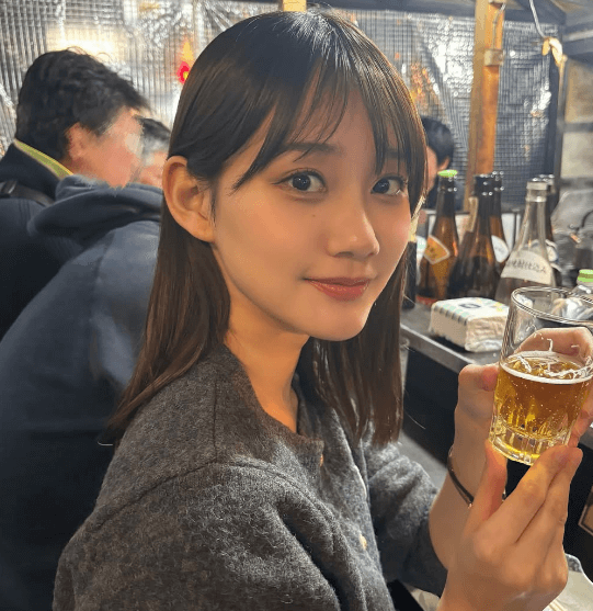 「可愛い！応援しています」サッカー美女子、福岡・中洲の屋台へ！美麗なる”乾杯ショット”にファン陶酔「一緒に屋台に行きたいよ」