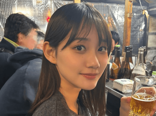 「可愛い！応援しています」サッカー美女子、福岡・中洲の屋台へ！美麗なる”乾杯ショット”にファン陶酔「一緒に屋台に行きたいよ」