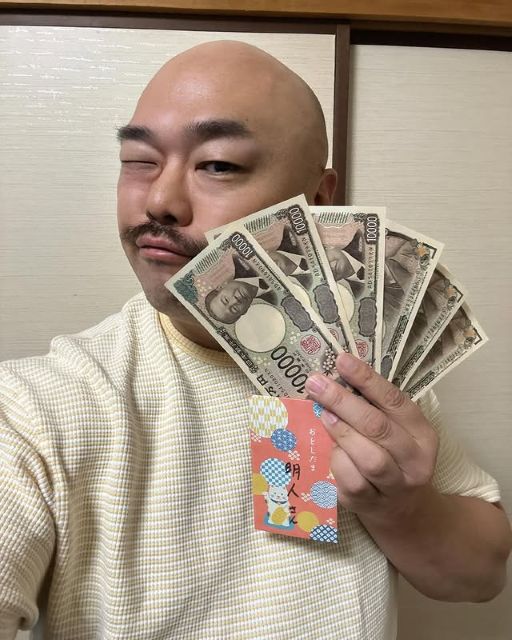 「いやアンタがもらうんかい！w」クロちゃん、お年玉最高額ゲット！もらった相手はまさかの…⁉