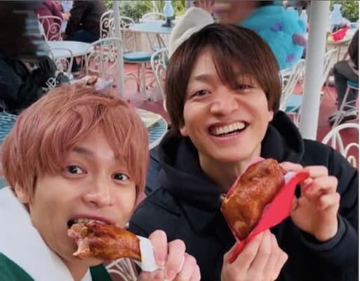「肉食系男子ーず」中間淳太が今江大地とのディズニーランドで楽しむ姿を投稿