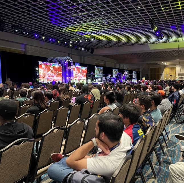 「熱量がすげえ〜！」FAV・もけがCEO舞台の様子をお届け