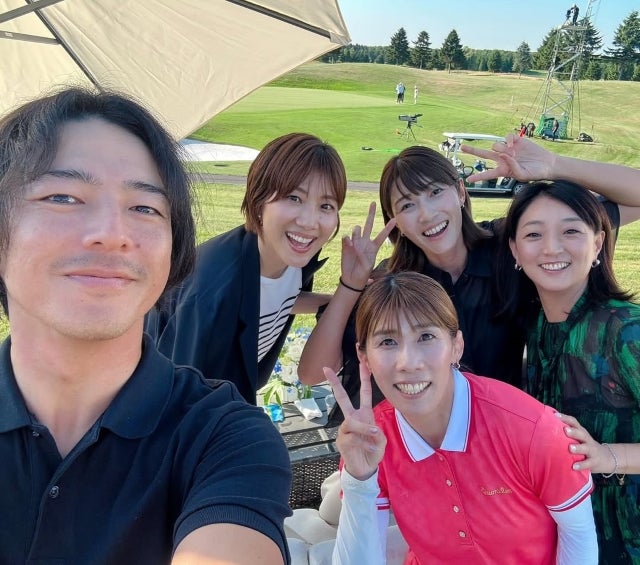 狩野舞子が「再会の笑顔」で魅せた最高の一枚。チャリティゴルフで広がる友情の輪