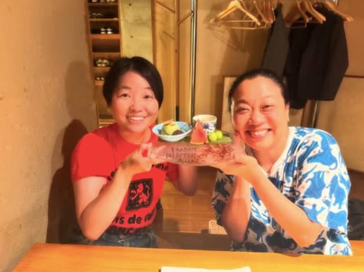イモトアヤコ、人気タレントの誕生日祝いで素敵なツーショットを披露