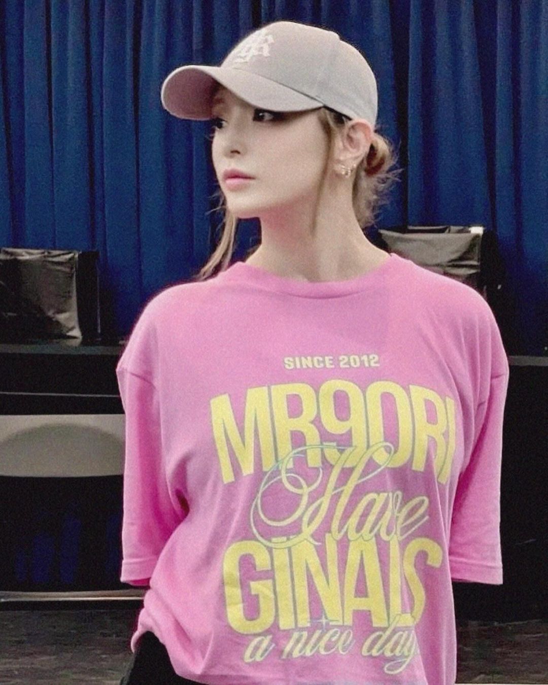 浜崎あゆみ ピンクTシャツ着用ショットを公開！