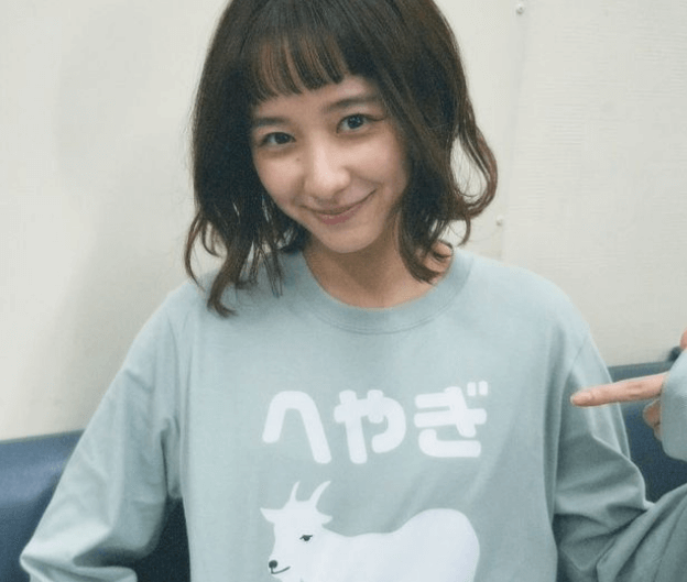 堀田真由、ドラマ「若草物語」を語り、”部屋着”な”ヘヤギ”Tシャツ披露で反響続出！