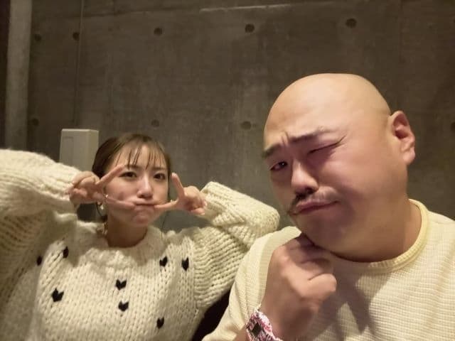 クロちゃん、たかみなとリンクコーデ？！食事会での仲良しショットを公開！