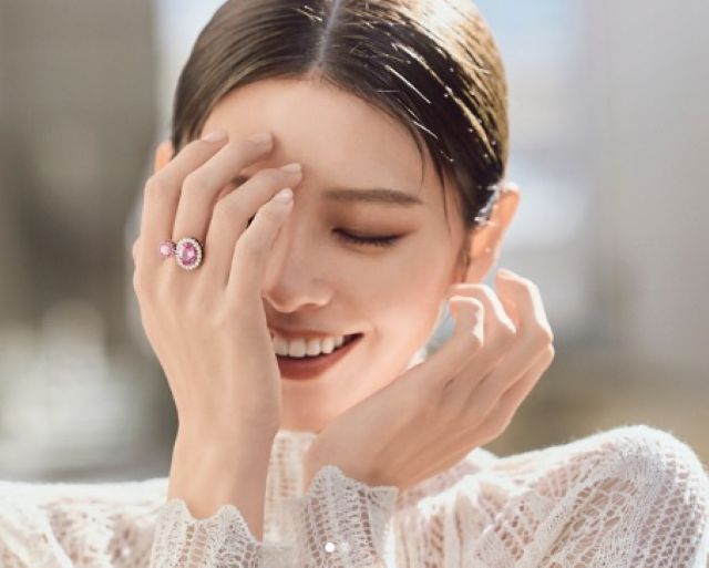 本物のプリンセスみたい！モデル鈴木ゆうかが雑誌「25ans」に登場