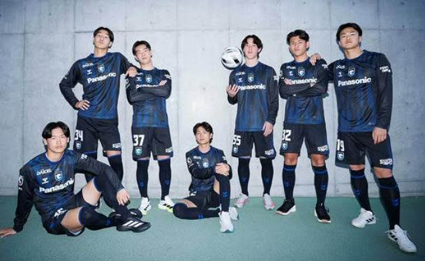 新戦力ずらり　ガンバ大阪が新加入選手のユニフォーム姿を披露