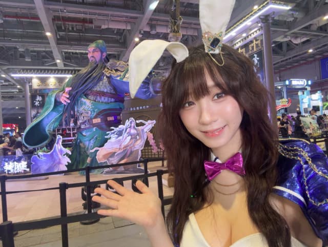 「どこいっても展示がめっちゃ大きい！」グラビアアイドル・伊織もえが上海のBiliBili worldイベントへ