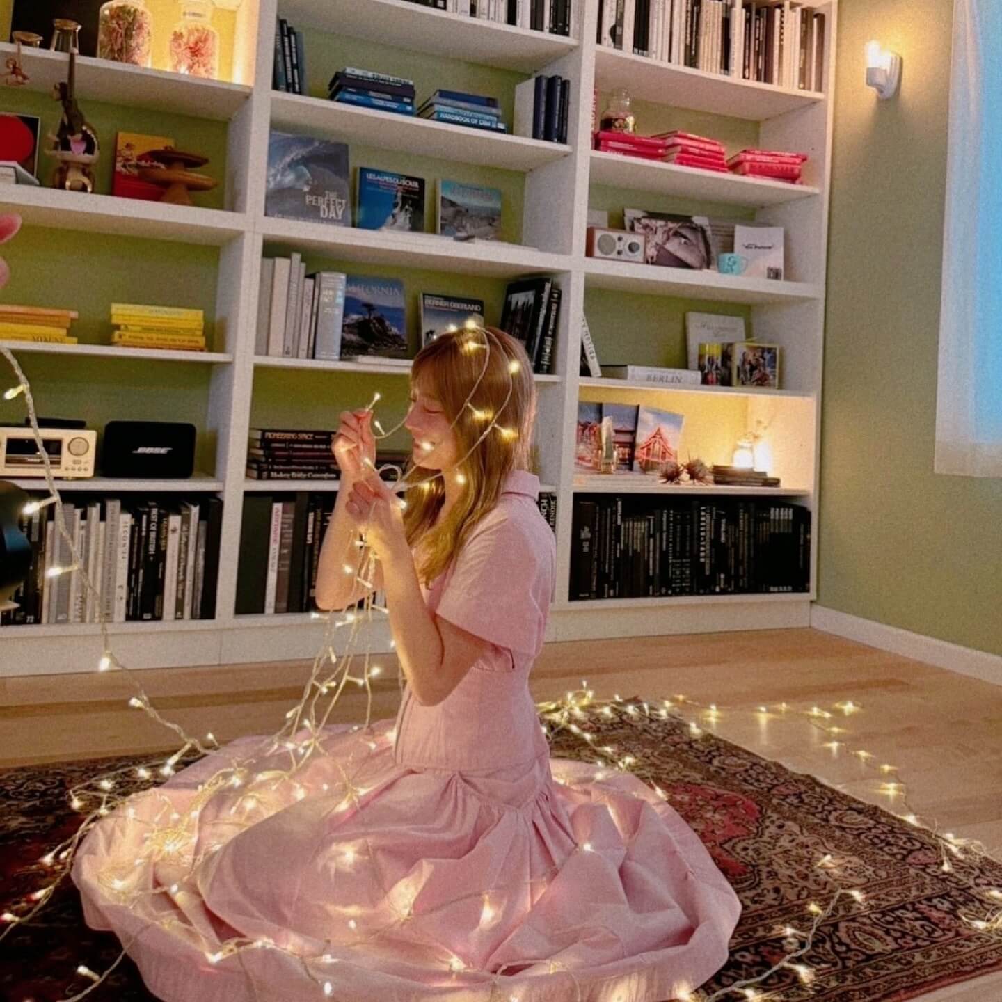 まるでプリンセス？！元日向坂46 東村芽依のオフショットが話題！