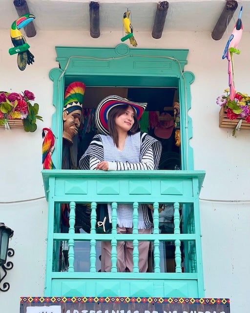 「コロンビア帽子が似合いすぎる」元AKB48入山杏奈のコロンビア旅！小さな街の魅力