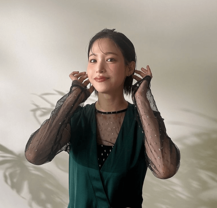 「クールビューティー」鷲見玲奈の最新ショットに反響続々