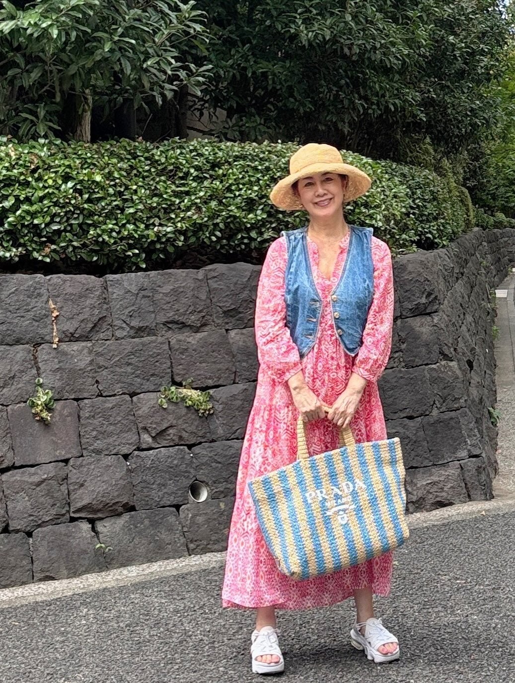 女優・名取裕子、麦わら帽子を被ったお買い物帰りの写真を公開！