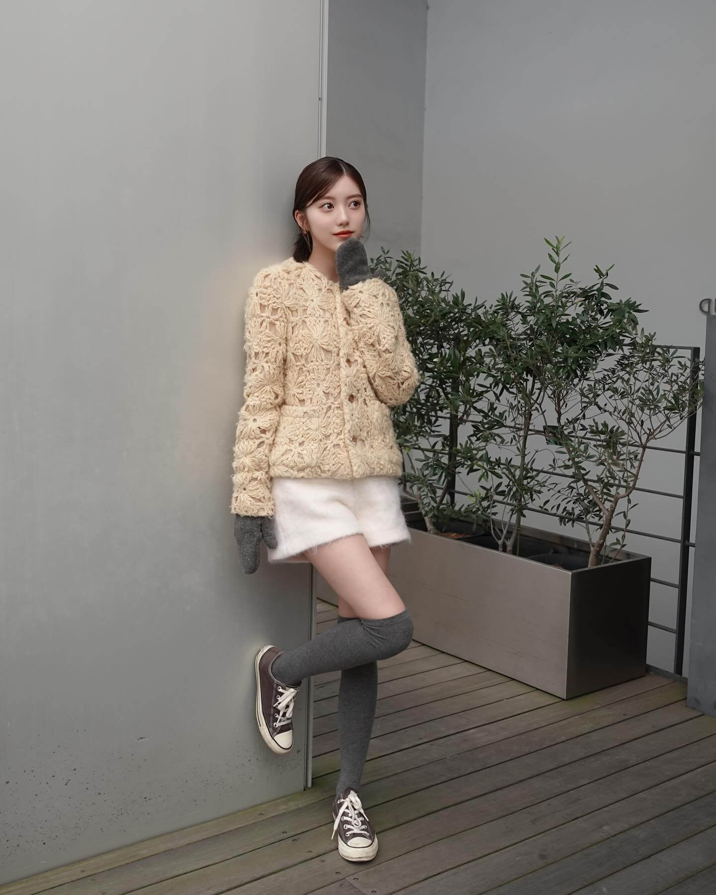 モデル・中野恵那、足先から手先まで全てが可愛らしい冬服コーデを披露！