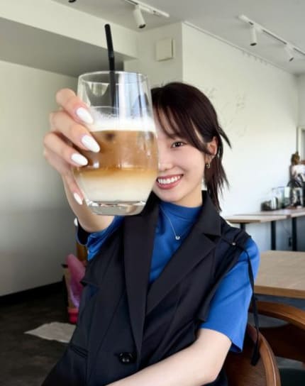 本田真凜が宇野昌磨と“カフェデート”  彼女感あふれるショット満載