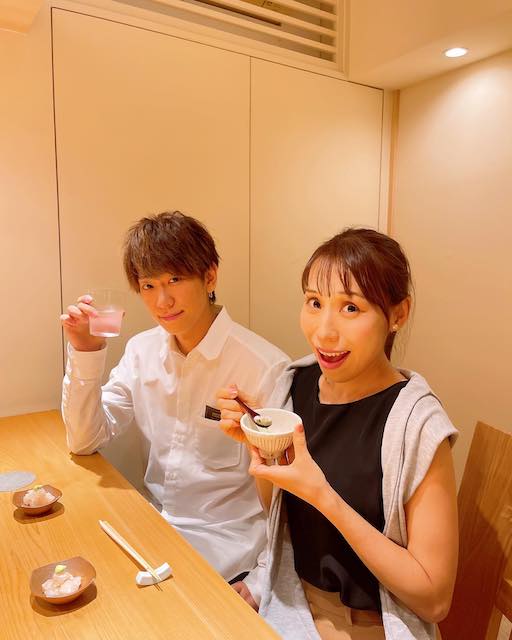 NEWS小山、姉妹で高級寿司屋へ🌟顔出し2ショットが話題❗️