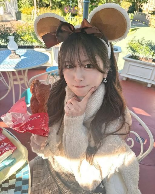 『夢の国』楽しむ水瀬琴音、バレンタイン仕様ミッキーカチューシャでパシャリ！可愛すぎる笑顔にファンメロメロ！？