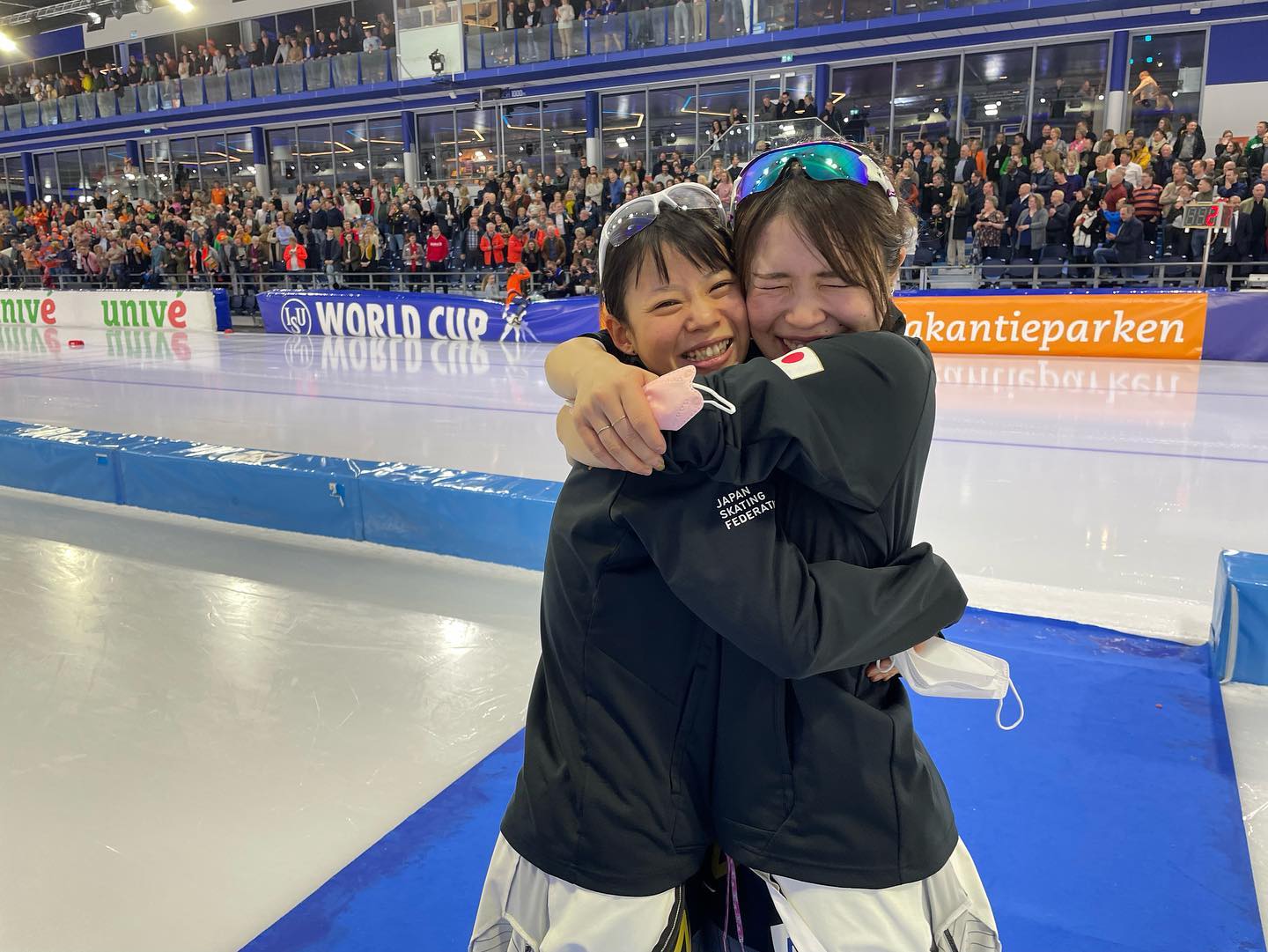 「2人とも素敵です😍😍😍」高木菜那さんが仲良しの後輩・佐藤綾乃との思い出写真を公開📸