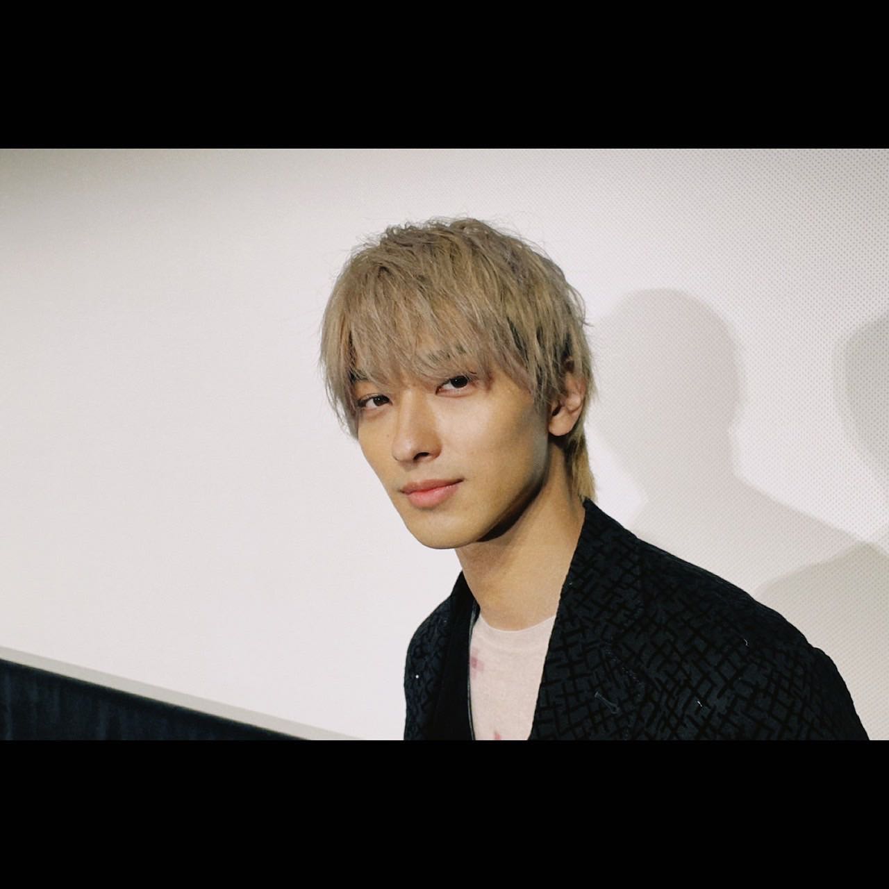 「息が止まりそう」横浜流星さん いきなりの金髪姿にファン驚き