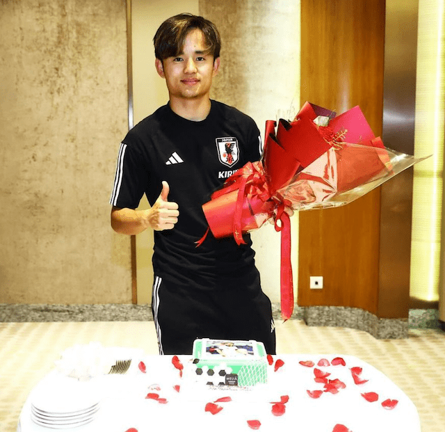 久保建英が大事な一戦を前に祝福される‼︎