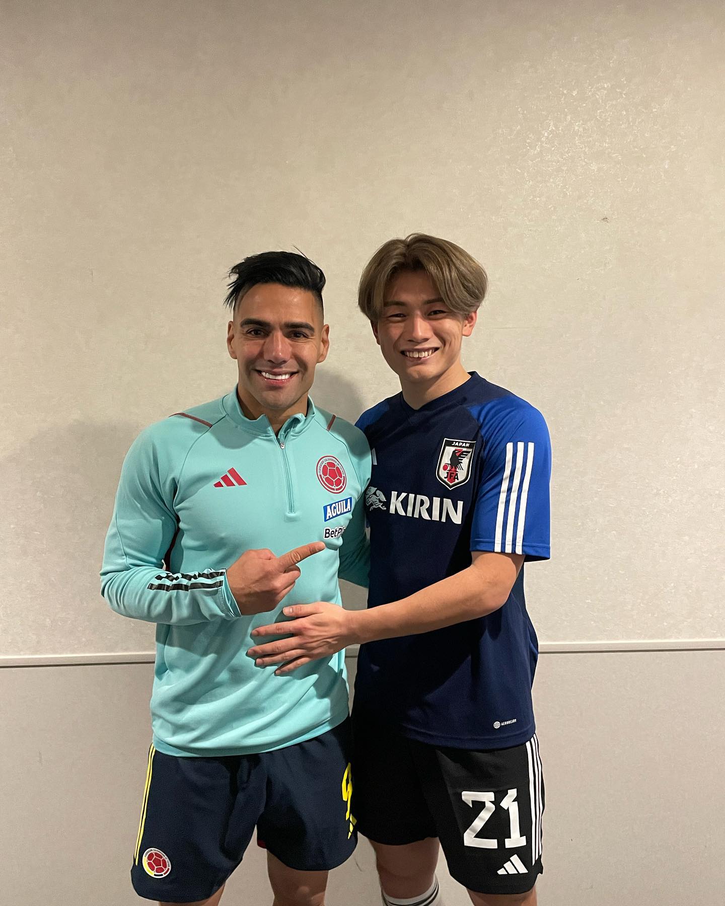 上田綺世が憧れの選手との2Sを披露❗️