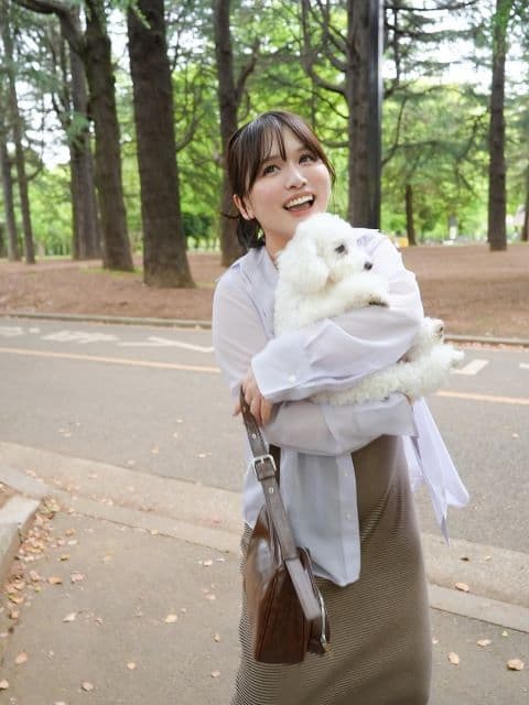 「産後全然っ戻らない…」人気インフルエンサー・ゆうこす、愛犬との2ショットを公開し、産後一か月半の近況をファンに報告！