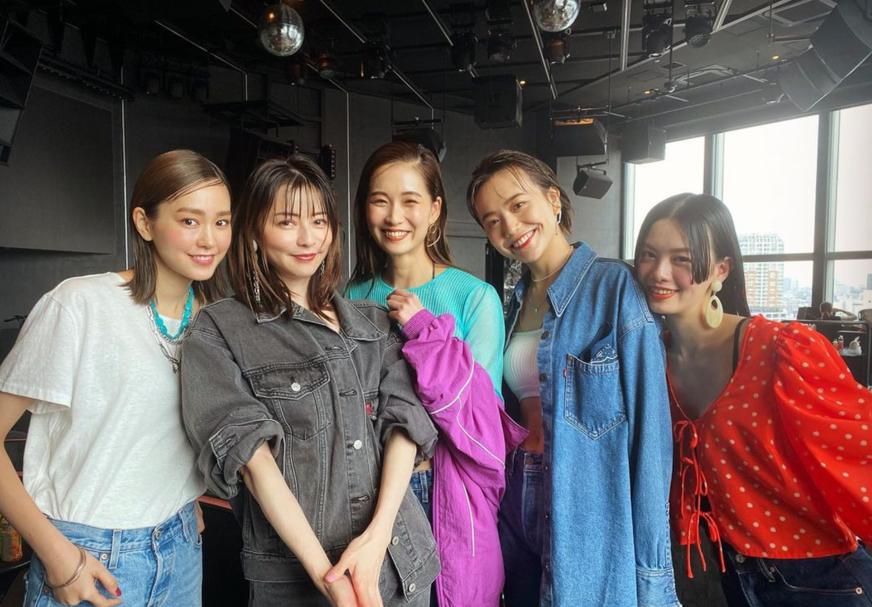 桐谷美玲さん、香里奈さんらの集合写真が「豪華すぎる」と話題に🔥その美貌に見惚れる声続出💕