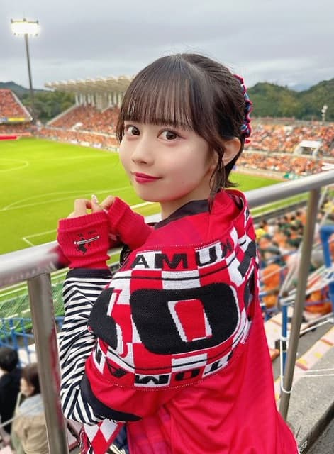 ロアッソ熊本アンバサダーのアイドルが試合観戦！応援する姿にサポーターが感謝