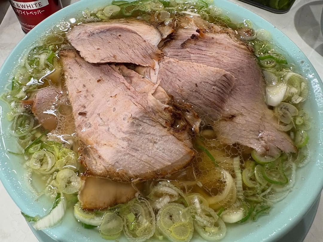 ミキ・昴生がクマちゃんラーメンで焼き豚を美味しくいただく！