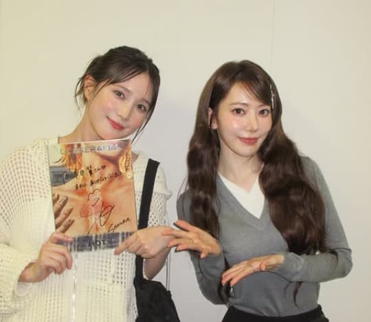 「神々しいツーショット」本田翼、バラエティ番組で共演したLE SSERAFIM・SAKURAとのツーショットを大公開！