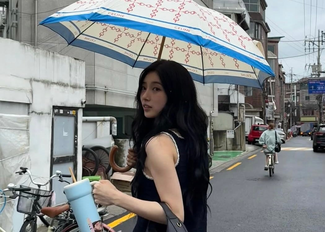 彼女とデートなうに使っちゃう！？“国民の初恋”スジ、路地裏ショットに青春フラッシュバック