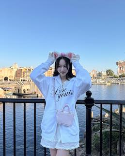 人気モデル ディズニー満喫ショットに公開で話題に「ほんとにかわいい、、、」