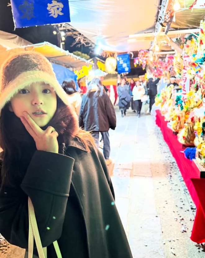 川島海荷、初詣ショットを公開！まさかのピースが〇〇みたい！？「これもご愛嬌ということで…」