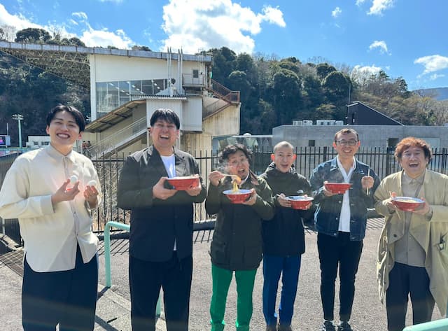 「1人だけグルテンフリーでゆで卵」レインボー・ジャンボたかおが現場での写真をシェア