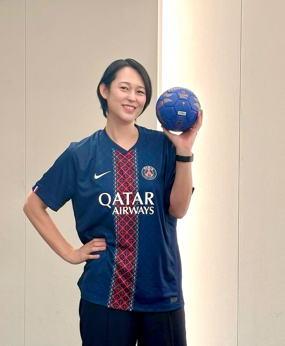 大山加奈がハンドボールの始球式に登場「こんな余裕のポージングを決めておりますが…」