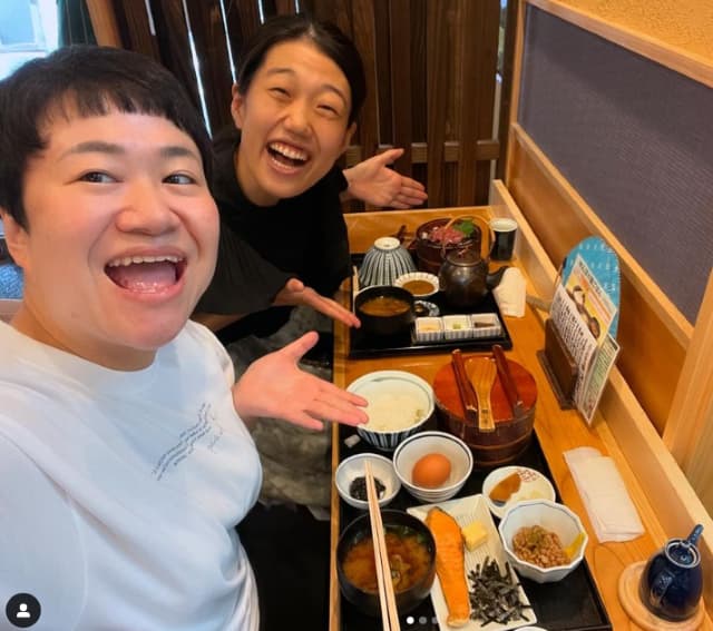 お笑い芸人 ハリセンボン 近藤春奈 横澤夏子と朝ごはん！