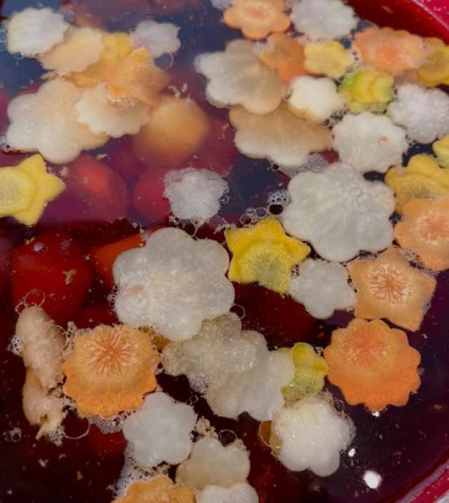 まるでレストラン！歌手・工藤静香が手作りおせちで新年をお祝い