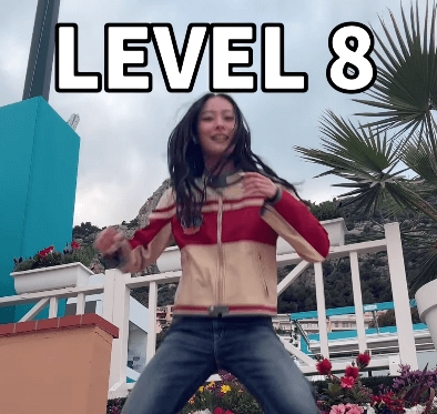 「ビジュいいね」高速ステップの美女ダンサー、カジュアルコーデで激ムズの”Level8”ダンスを公開！「素敵な場所でトライありがとう」