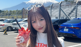 「富士山×笑顔が最強」日南まみ、SUPER GT富士戦オフショットにファン歓喜