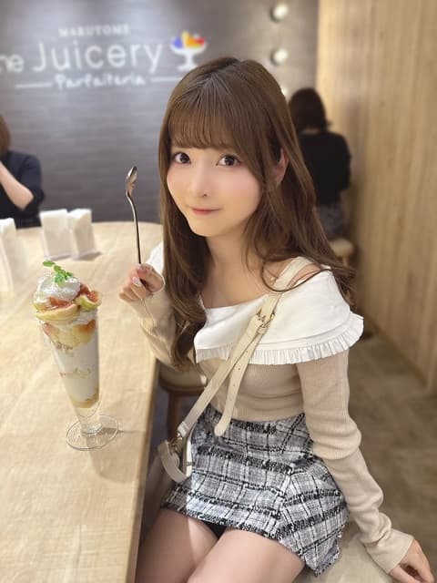 「絶対領域がヤバい…！」アイドルのデート感溢れる写真にファン悶絶