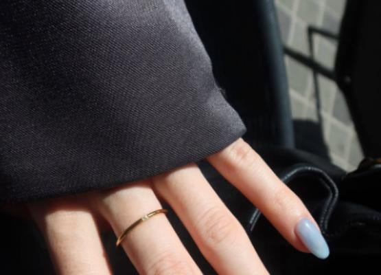 女優・水上京香、今月もネイルは絶好調！ブルーマーブルで魅せる指先美