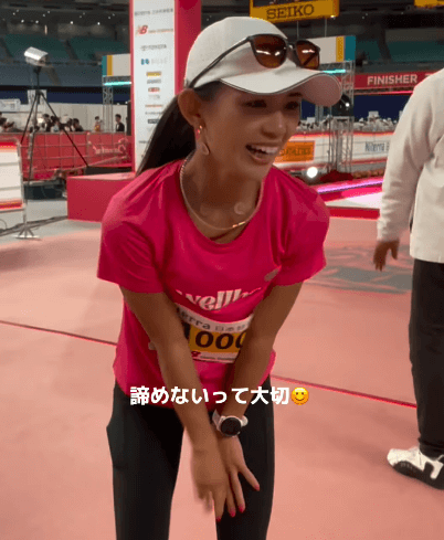 美女ランナー、2週連続のフルマラソンでベストを更新！ステージ登壇＆ランのフィニッシュまで魅せた動画にファン感激！「凄すぎです」