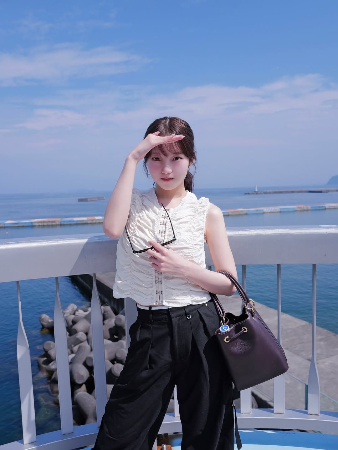 「透明感えぐい」「可愛すぎる」美人フィギュアスケート選手〇〇の海コーデに絶賛の声