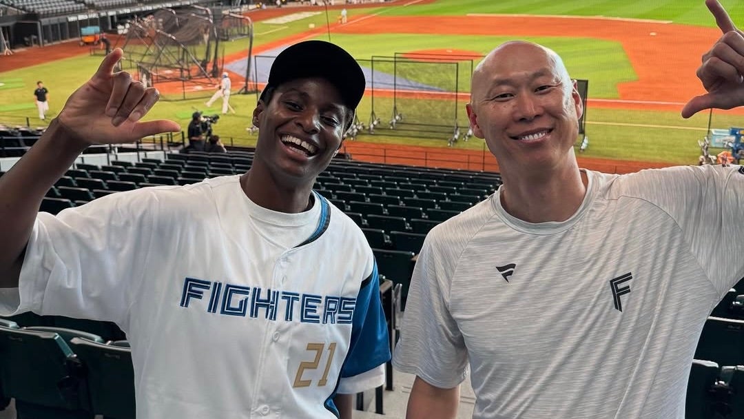 「明るさの大渋滞ですねｗ」馬瓜エブリン、元日ハム・森本稀哲との笑顔ショットに反響！