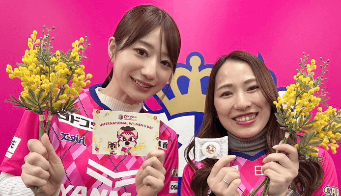 元プロサッカー選手の美女、スポーツMC＆現役プレイヤーとの”ヴィーナスショット”を披露しファンときめき状態！