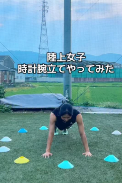 陸上美女ジャンピングガール、ムキムキマッスル披露の