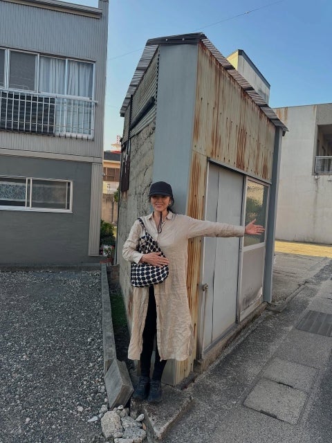 松田美由紀、小豆島の“くすんだ壁”に心奪われる。時間が描いたアートに触れる静かな旅路